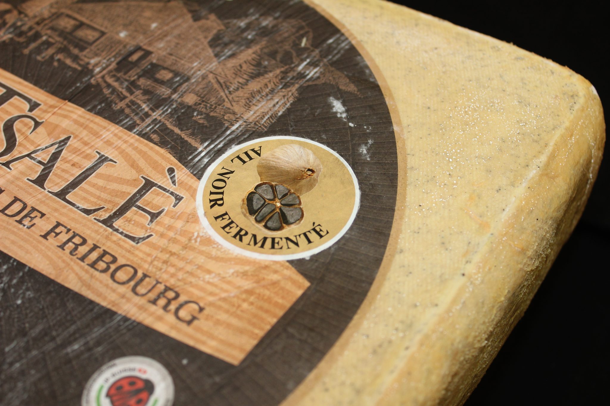 Raclette suisse à l'ail noir, fromage affiné par La Fromagerie du Berger