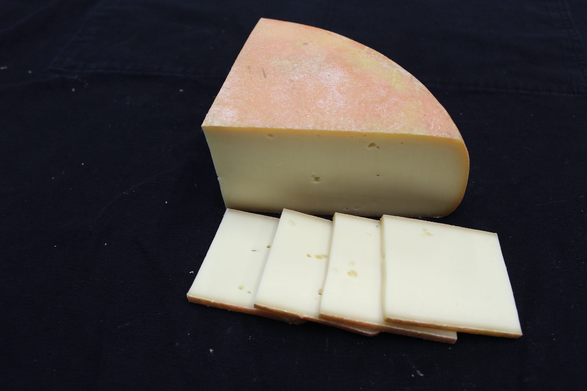 Raclette de Savoie nature, fromage affiné par La Fromagerie du Berger