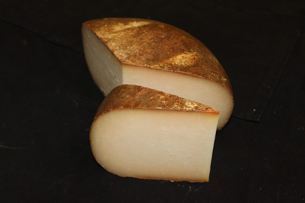 Tomme de chèvre crémeuse, fromage affiné par La Fromagerie du Berger