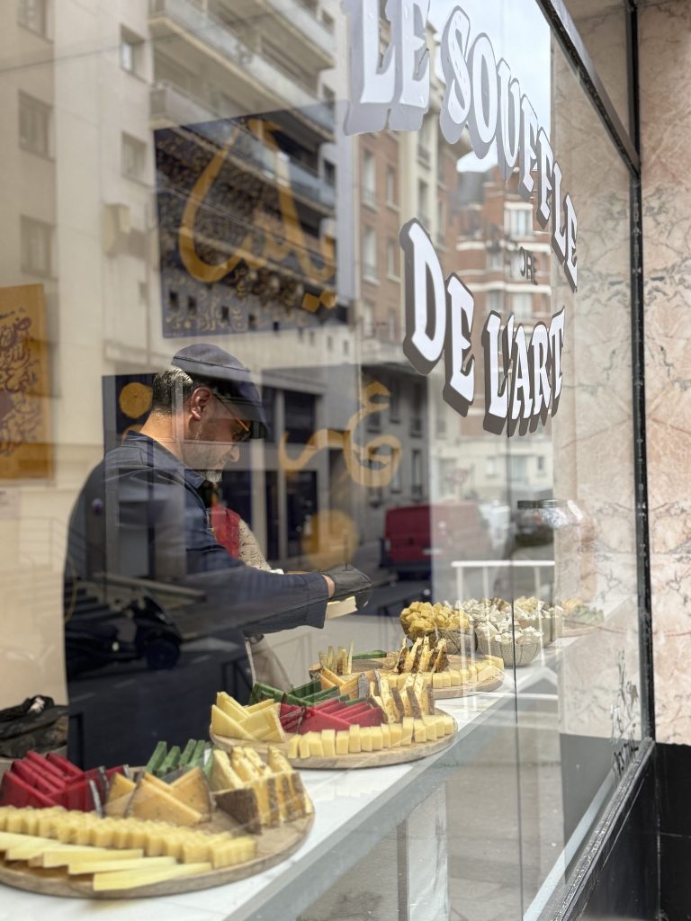Vitrine garnie de fromages de La Fromagerie du Berger